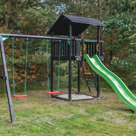 Three-bedroom Holiday In בלבאנד