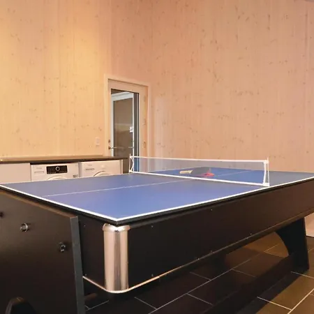 Three-bedroom Holiday In בית נופש