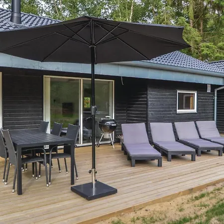 Σπίτι διακοπών Three-bedroom Holiday In *