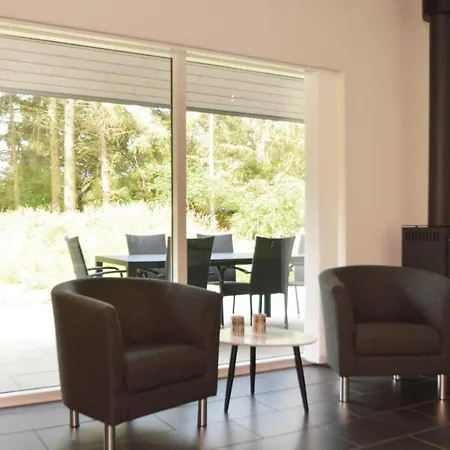 בית נופש Three-bedroom Holiday In *