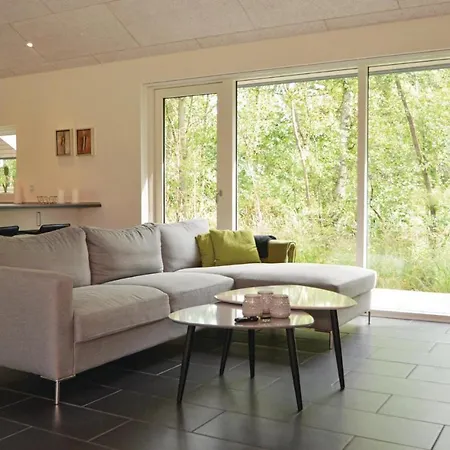 בית נופש Three-bedroom Holiday In *