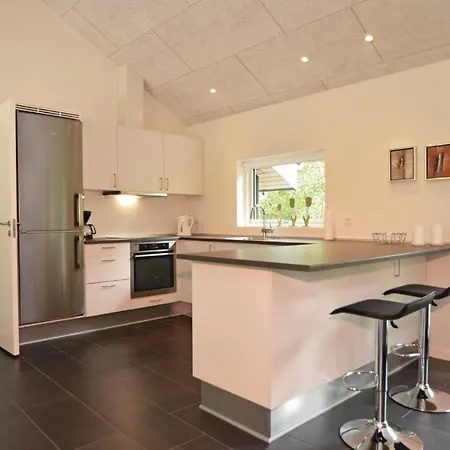 Three-bedroom Holiday In בית נופש בלבאנד