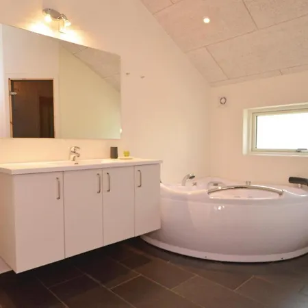 Σπίτι διακοπών Three-bedroom Holiday In *