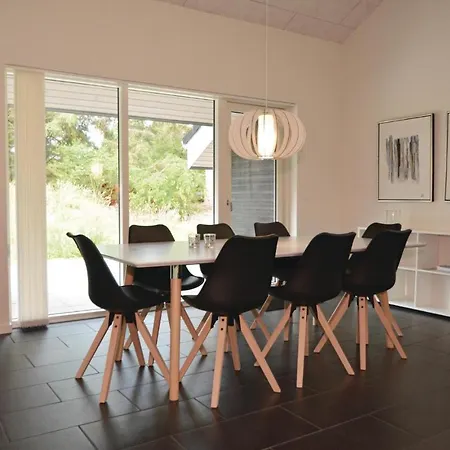 Three-bedroom Holiday In בית נופש בלבאנד