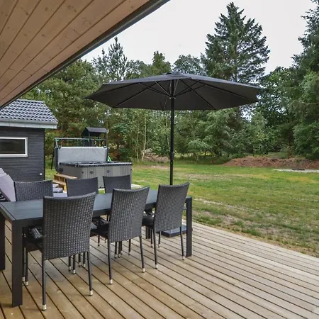Three-bedroom Holiday In בית נופש *