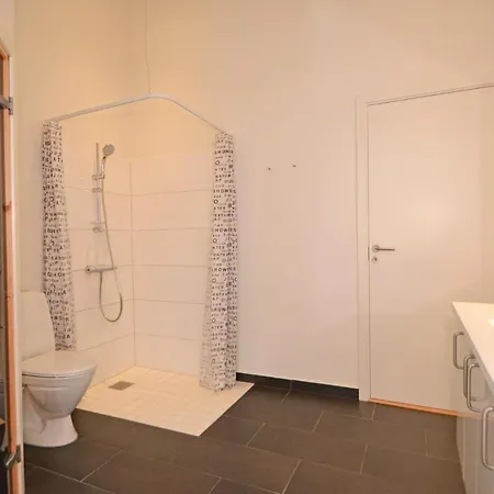 Three-bedroom Holiday In בית נופש בלבאנד